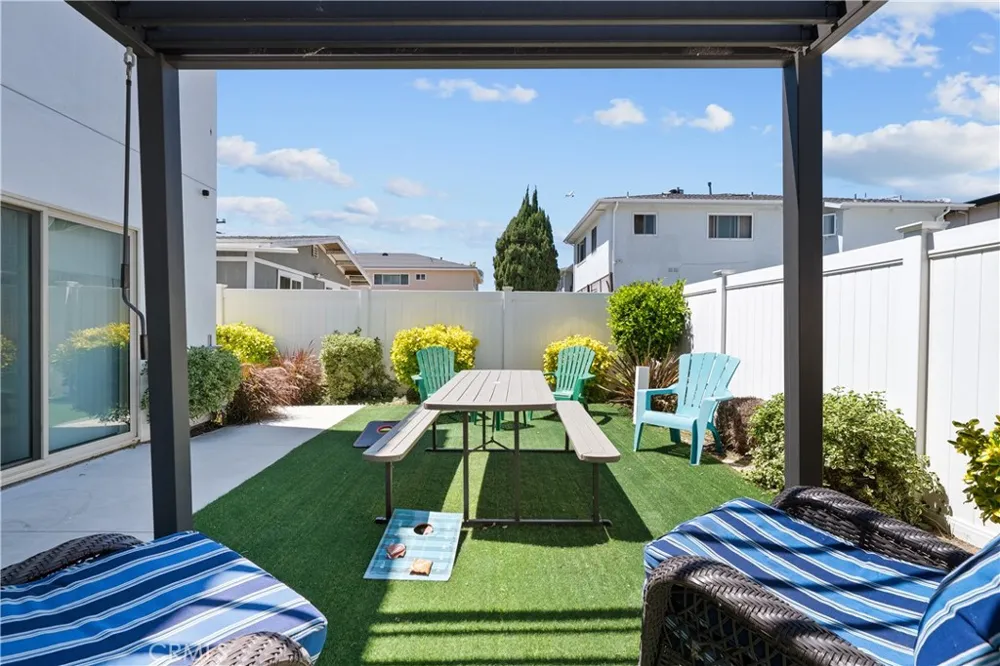 1013 E La Palma Inglewood, CA 90301