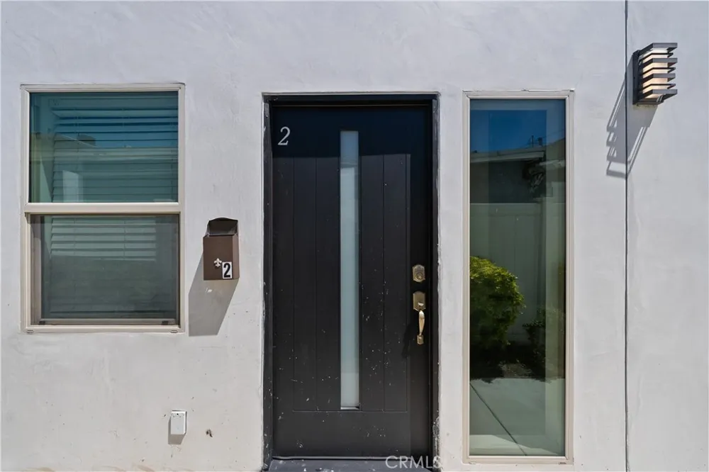 1013 E La Palma Inglewood, CA 90301