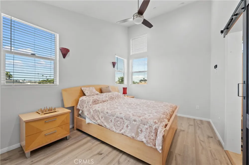 1013 E La Palma Inglewood, CA 90301