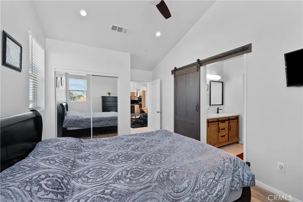1013 E La Palma Inglewood, CA 90301