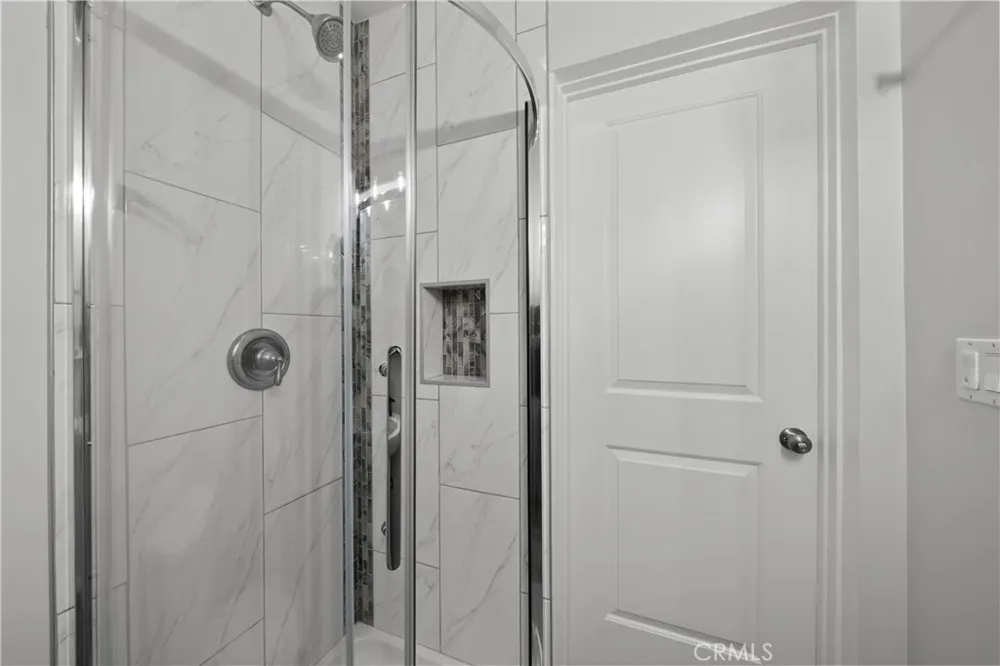1013 E La Palma Inglewood, CA 90301