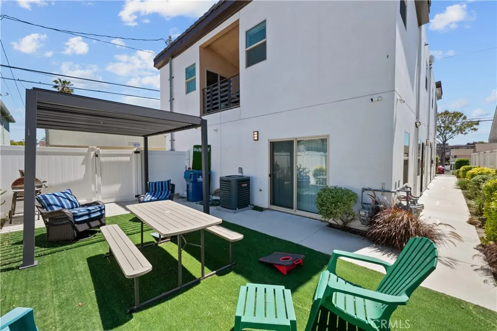 1013 E La Palma Inglewood, CA 90301