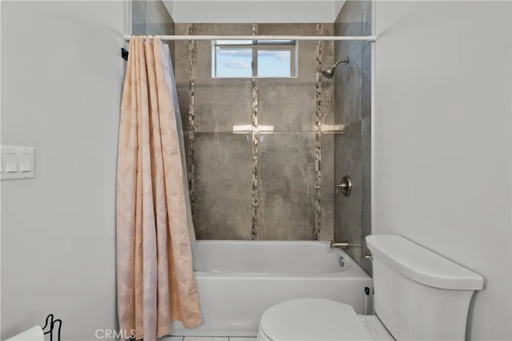 1013 E La Palma Inglewood, CA 90301