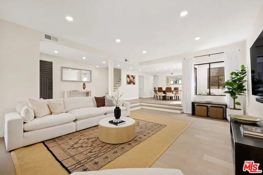 2467 Century Los Angeles, CA 90067
