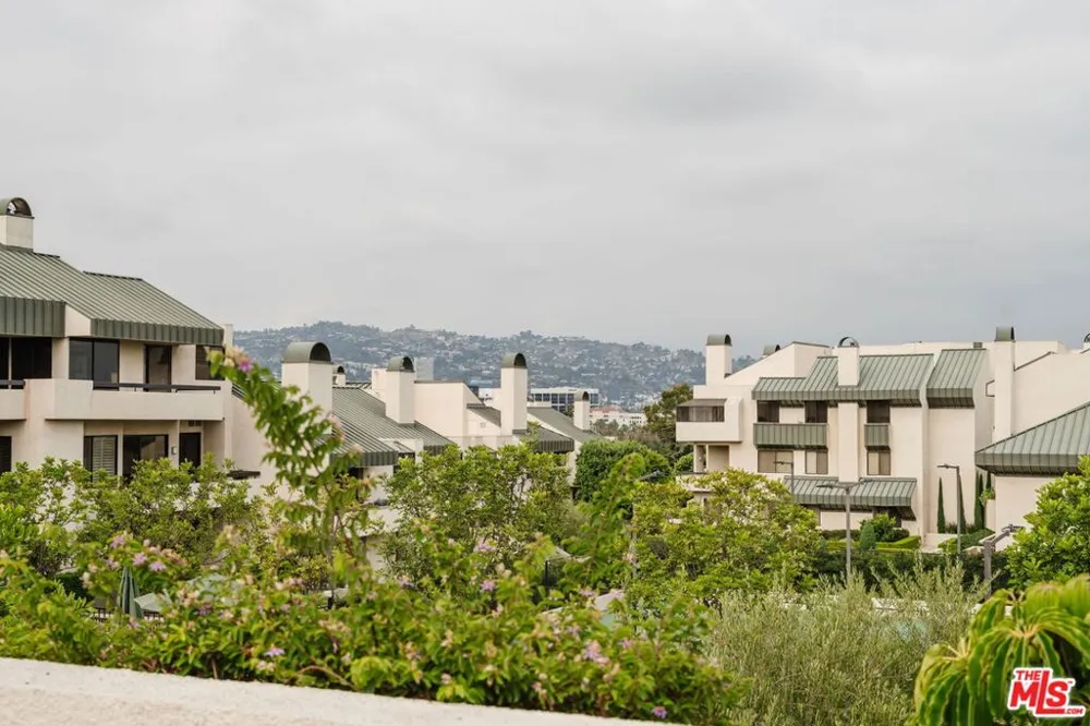 2467 Century Los Angeles, CA 90067