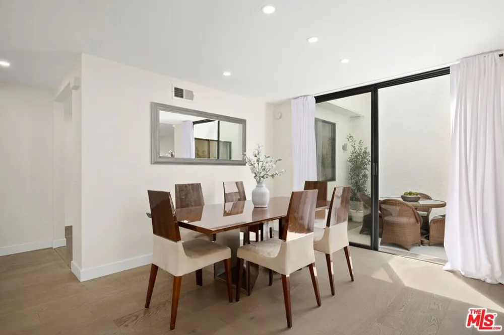 2467 Century Los Angeles, CA 90067