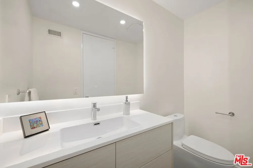 2467 Century Los Angeles, CA 90067