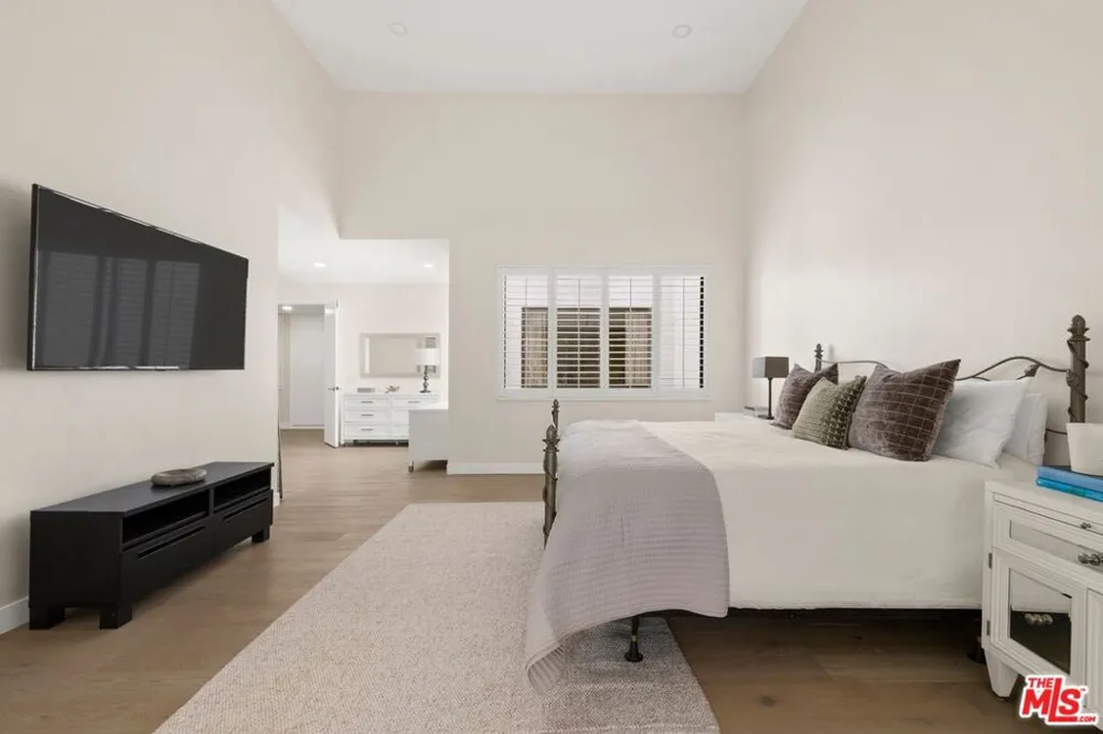 2467 Century Los Angeles, CA 90067