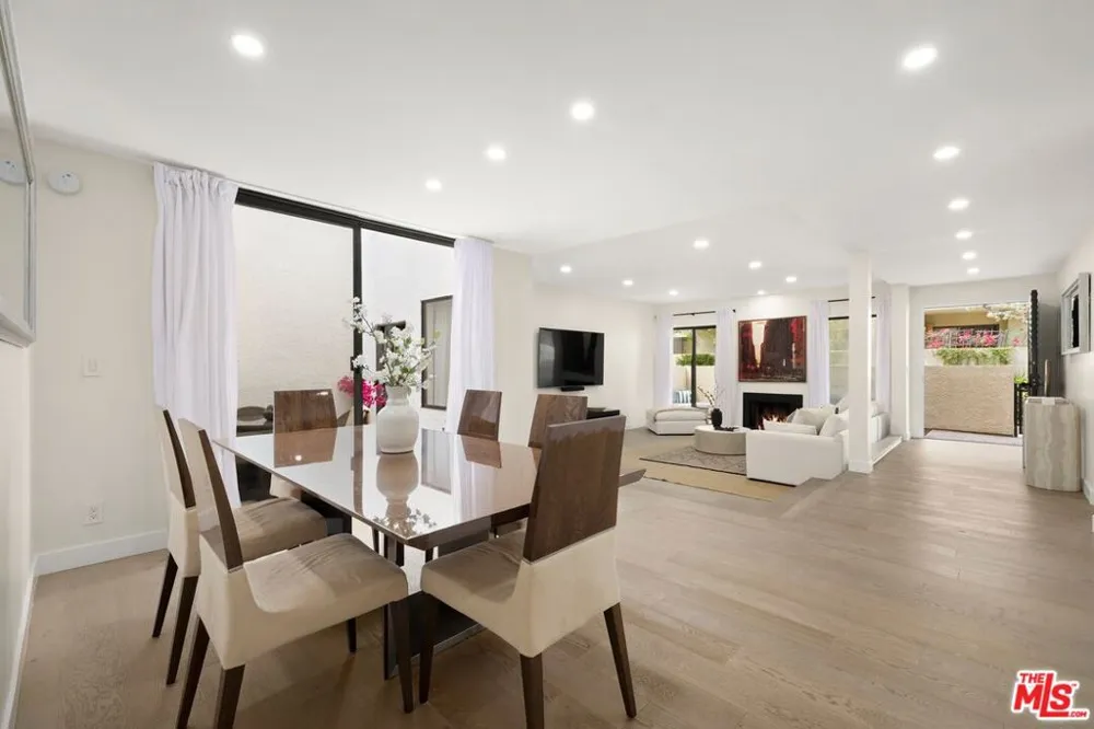 2467 Century Los Angeles, CA 90067