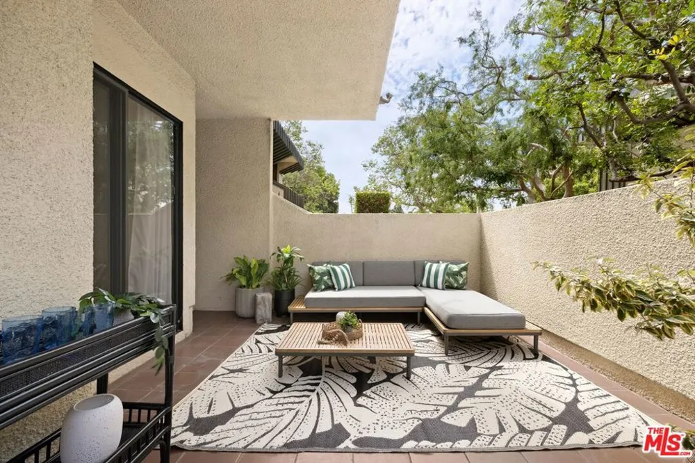 2467 Century Los Angeles, CA 90067