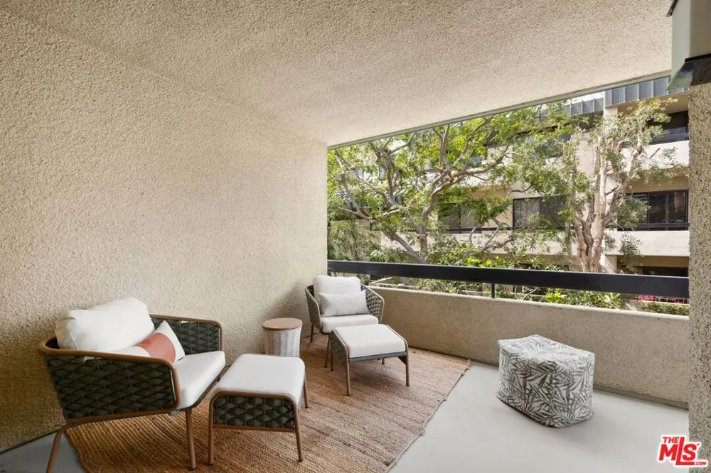 2467 Century Los Angeles, CA 90067