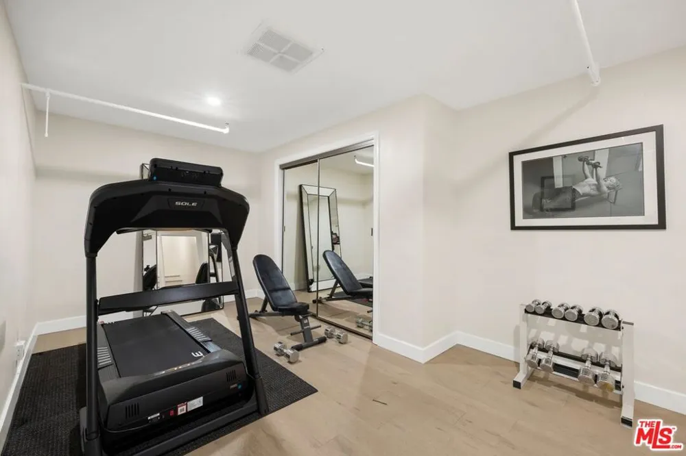 2467 Century Los Angeles, CA 90067