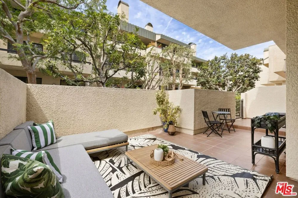 2467 Century Los Angeles, CA 90067