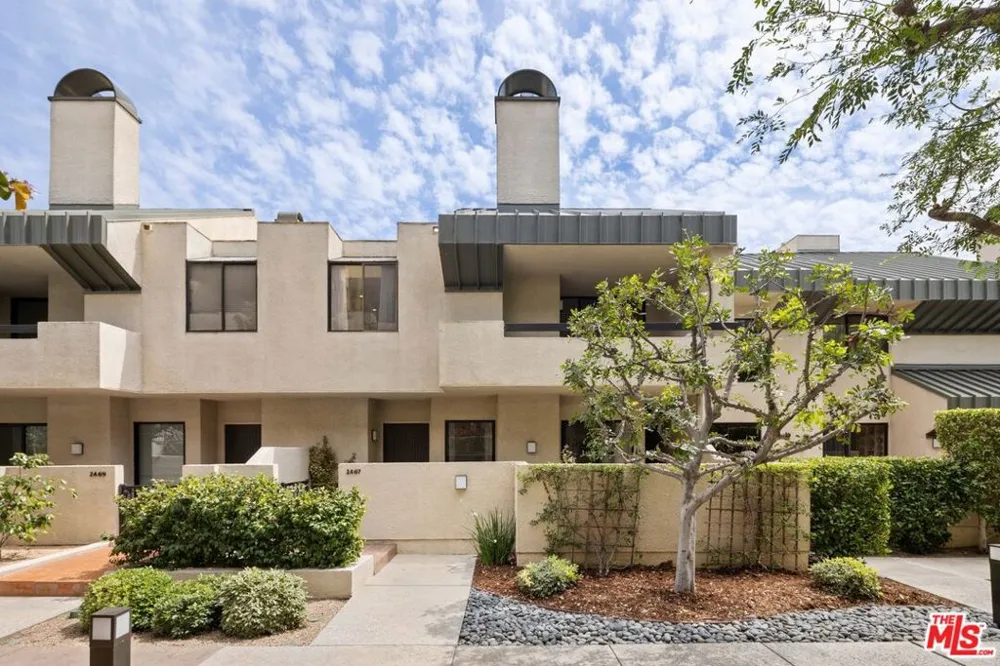 2467 Century Los Angeles, CA 90067