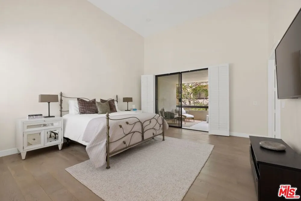 2467 Century Los Angeles, CA 90067