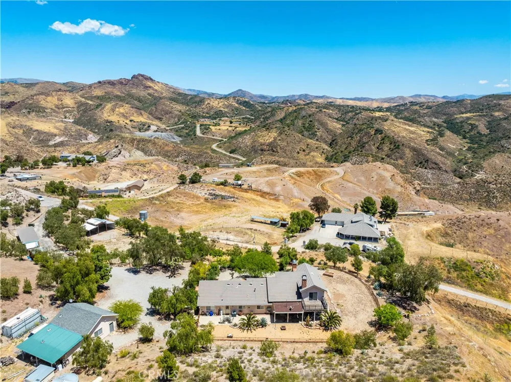 13602 Sego Agua Dulce, CA 91390