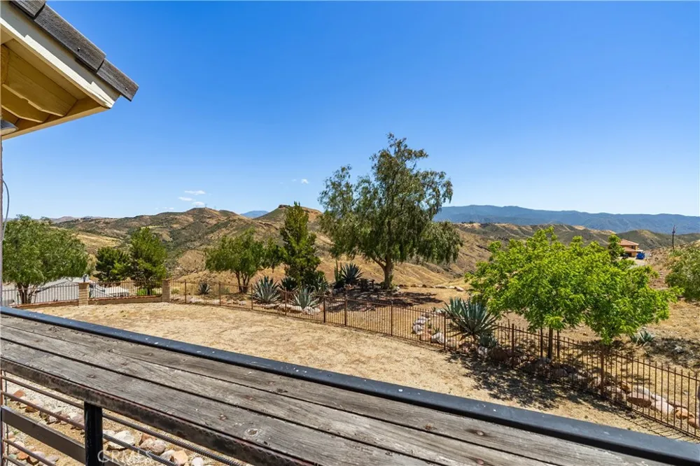 13602 Sego Agua Dulce, CA 91390