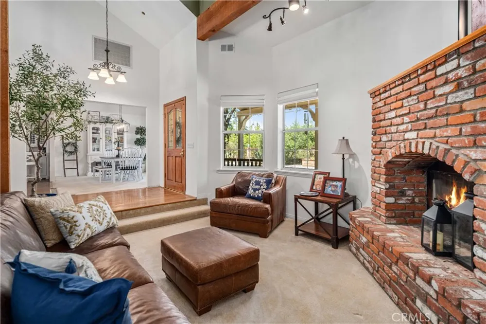 13602 Sego Agua Dulce, CA 91390