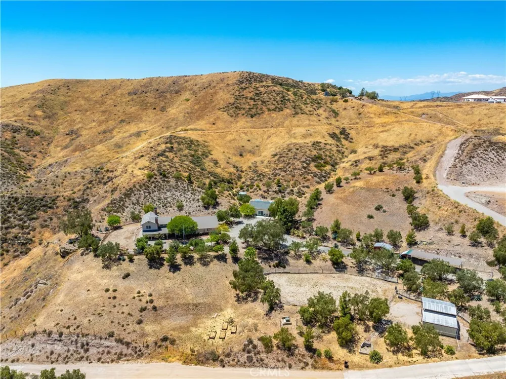13602 Sego Agua Dulce, CA 91390