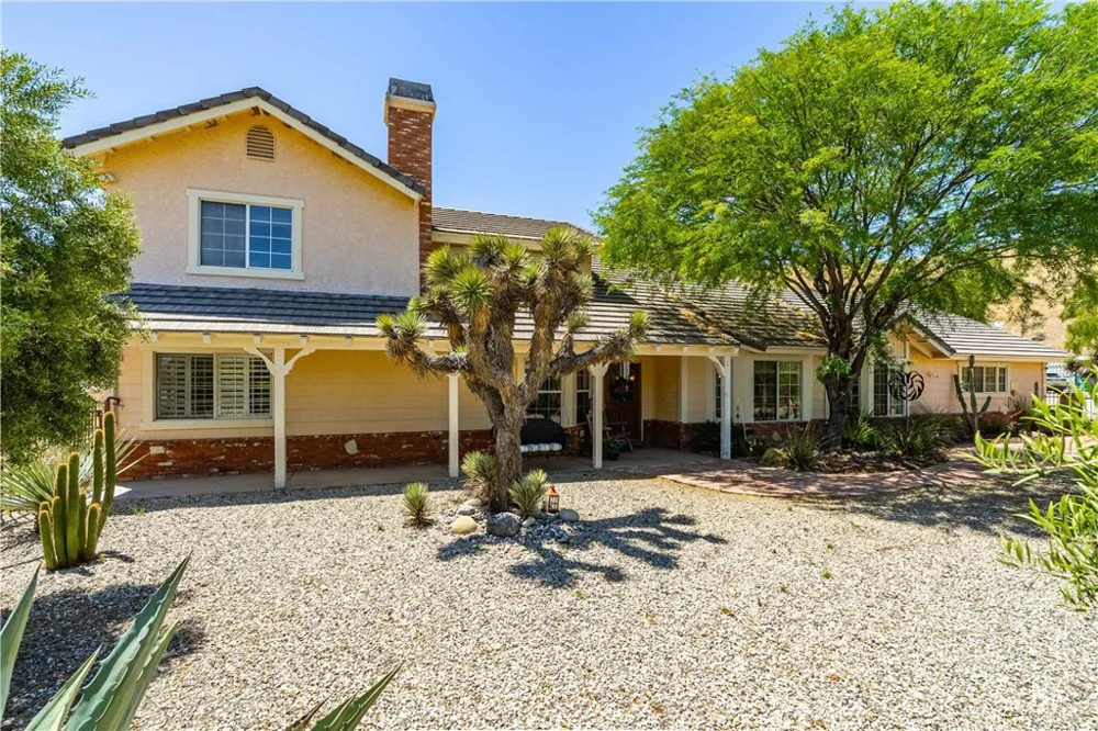 13602 Sego Agua Dulce, CA 91390