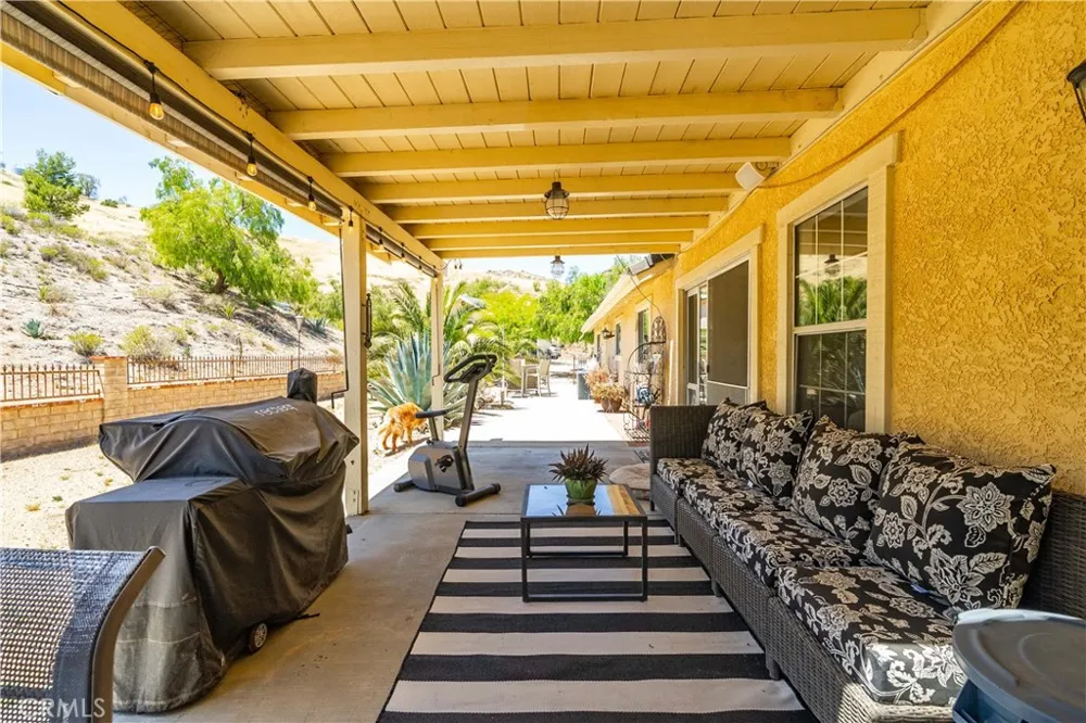 13602 Sego Agua Dulce, CA 91390