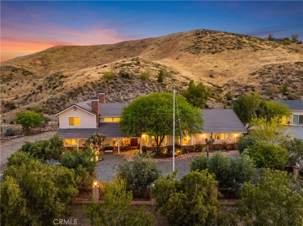 13602 Sego Agua Dulce, CA 91390