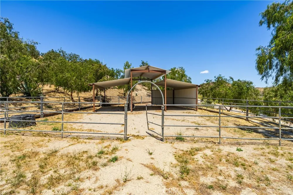 13602 Sego Agua Dulce, CA 91390