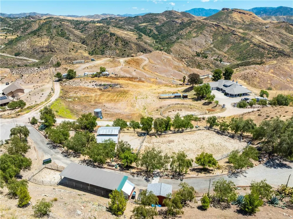 13602 Sego Agua Dulce, CA 91390
