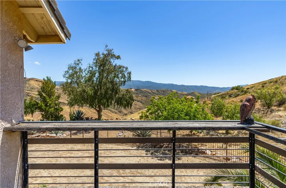 13602 Sego Agua Dulce, CA 91390