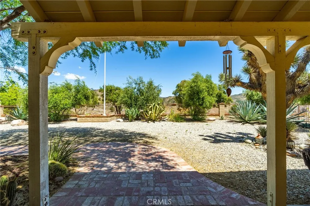 13602 Sego Agua Dulce, CA 91390