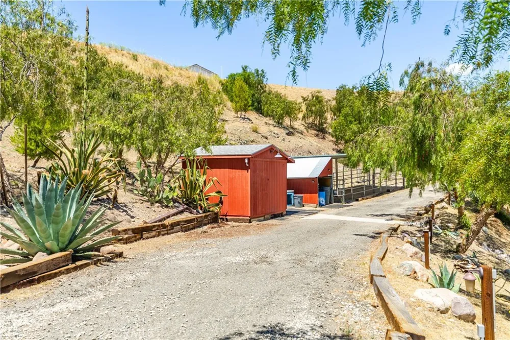 13602 Sego Agua Dulce, CA 91390