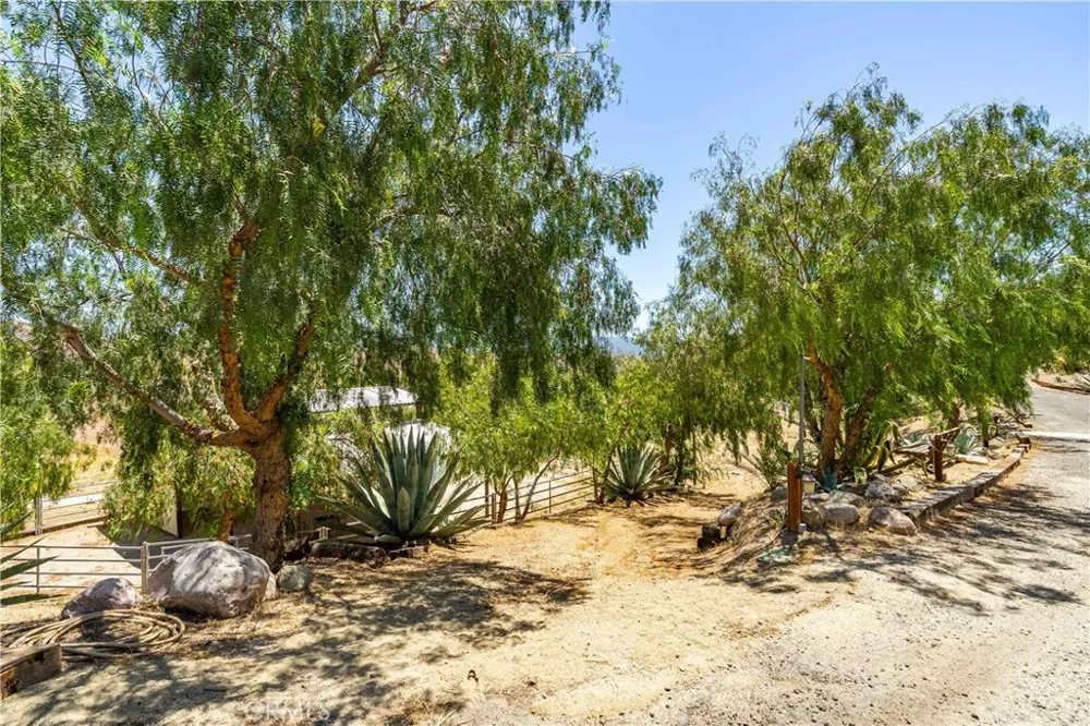 13602 Sego Agua Dulce, CA 91390