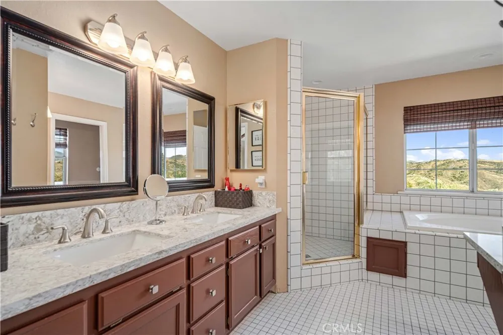 13602 Sego Agua Dulce, CA 91390