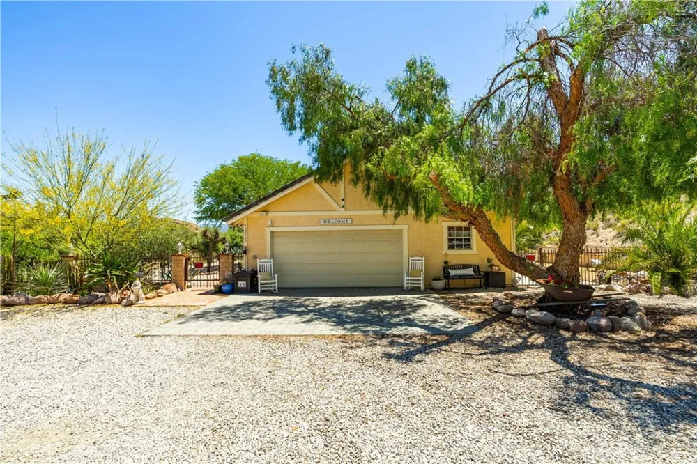 13602 Sego Agua Dulce, CA 91390