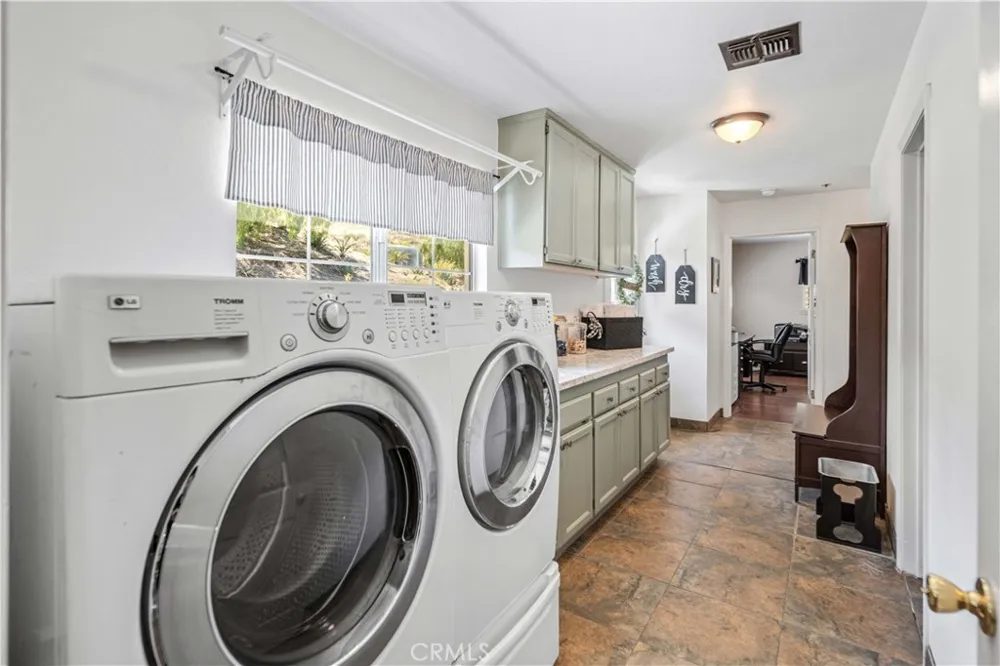 13602 Sego Agua Dulce, CA 91390