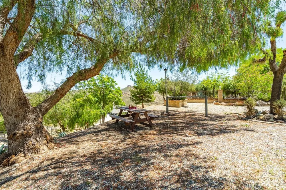 13602 Sego Agua Dulce, CA 91390