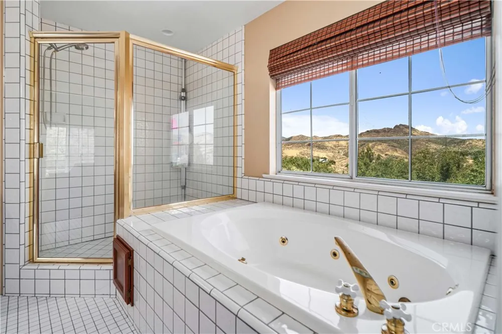 13602 Sego Agua Dulce, CA 91390