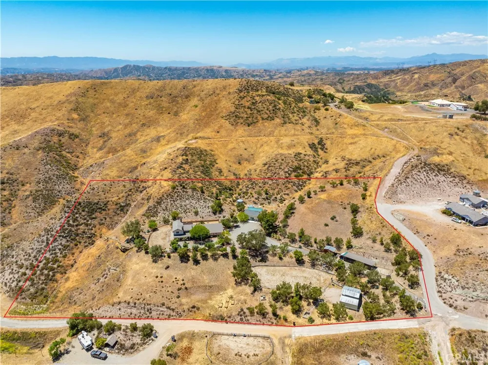 13602 Sego Agua Dulce, CA 91390