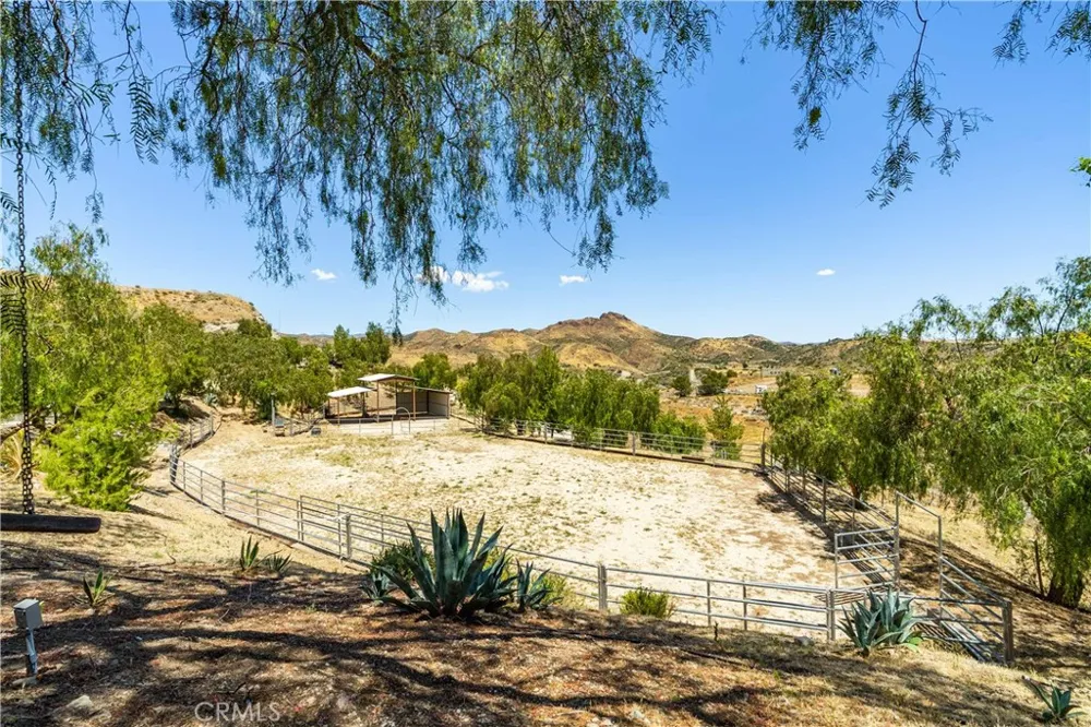 13602 Sego Agua Dulce, CA 91390