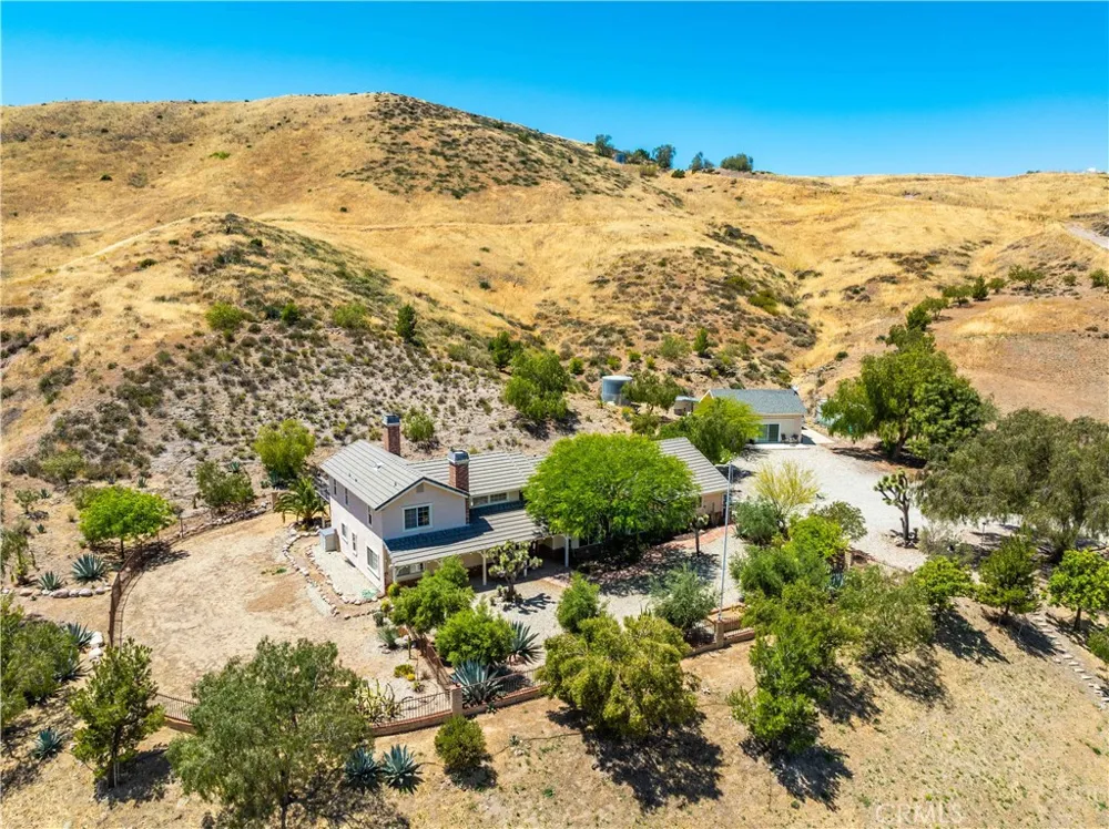 13602 Sego Agua Dulce, CA 91390