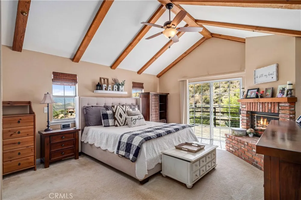13602 Sego Agua Dulce, CA 91390