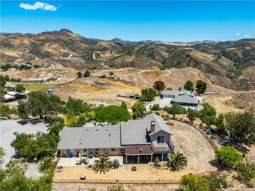 13602 Sego Agua Dulce, CA 91390