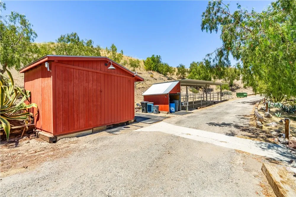 13602 Sego Agua Dulce, CA 91390