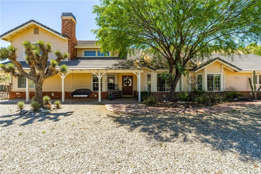 13602 Sego Agua Dulce, CA 91390