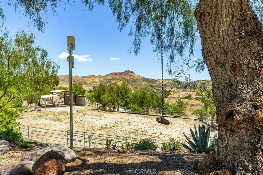 13602 Sego Agua Dulce, CA 91390