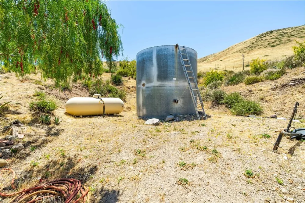 13602 Sego Agua Dulce, CA 91390