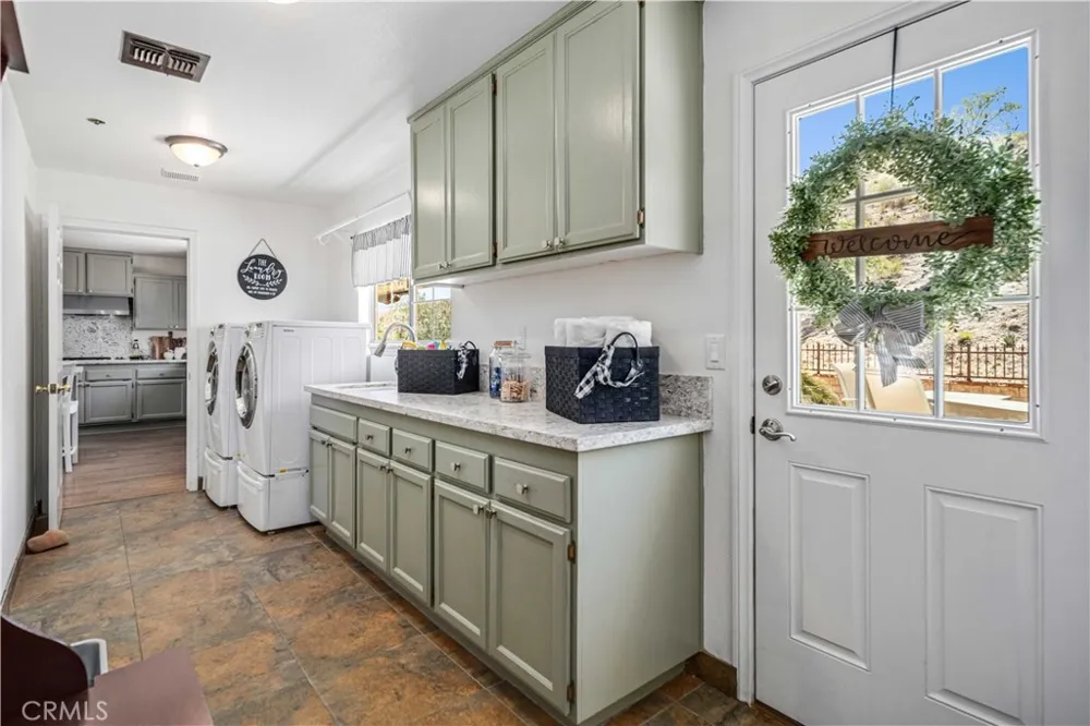 13602 Sego Agua Dulce, CA 91390