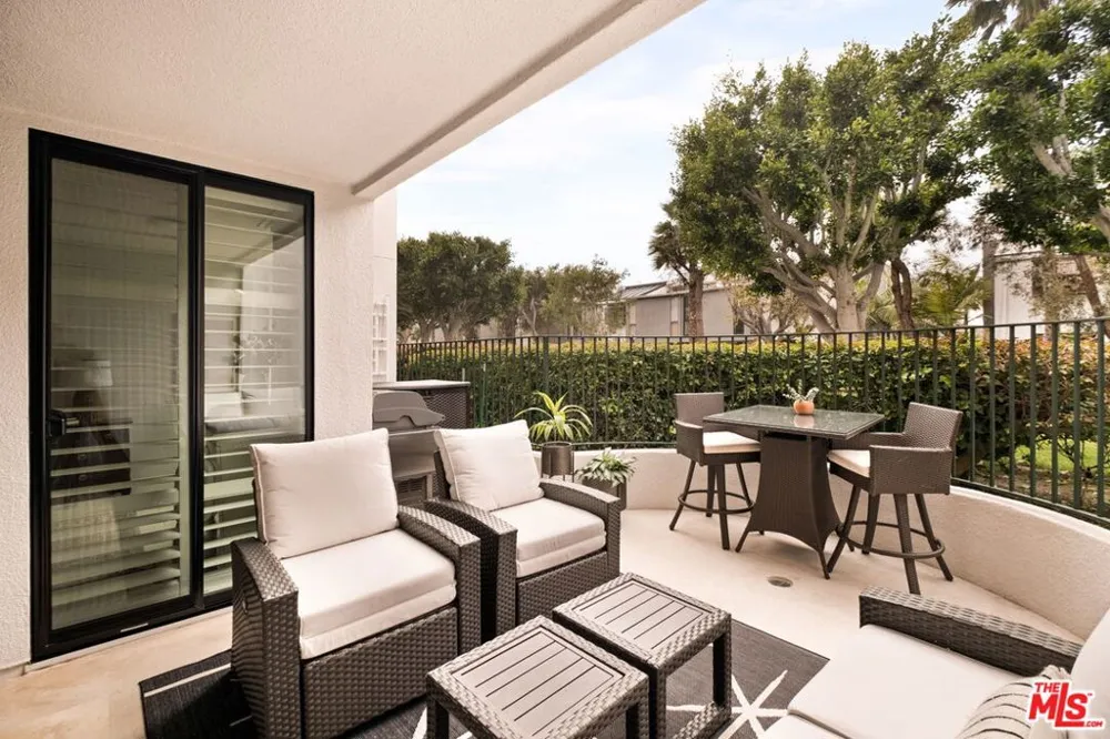 2940 Neilson Way #103 Santa Monica, CA 90405