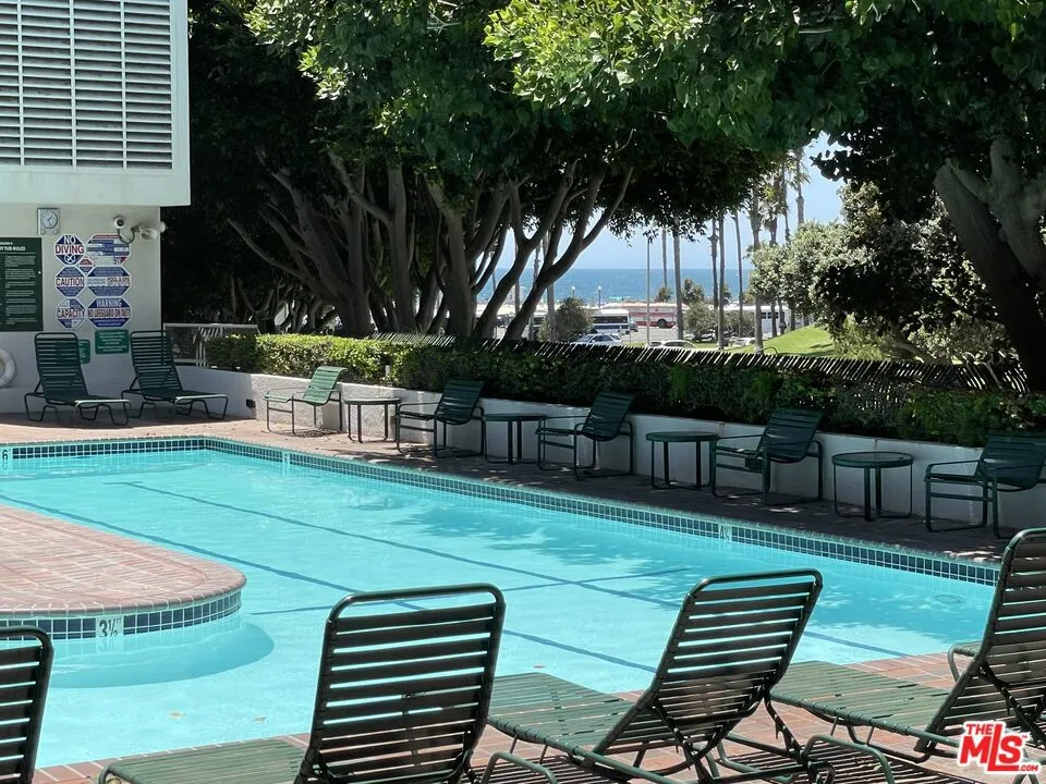 2940 Neilson Way #103 Santa Monica, CA 90405