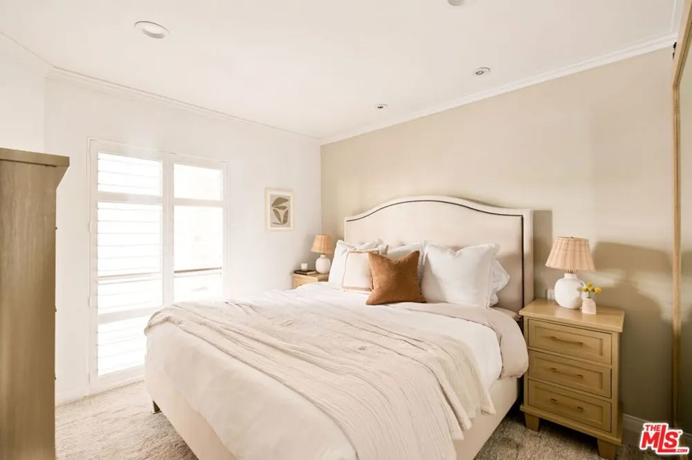 2940 Neilson Way #103 Santa Monica, CA 90405